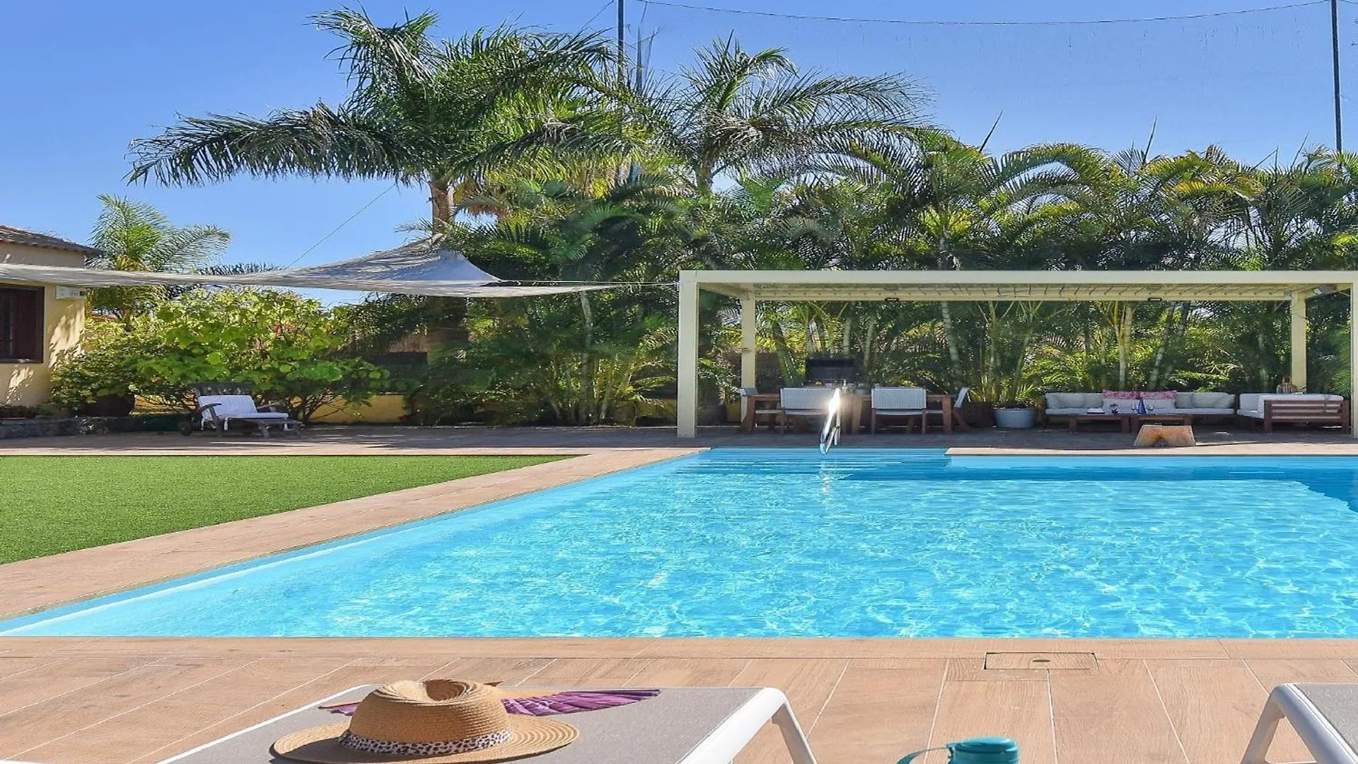 Villa Maspalomas Royale Luxury Retreat In Gran Canaria Private Heated Pool Charming Outdoor Dining Area Bbq Nestled In The Heart Of, لاس بالماس دي غران كاناريا 0*,
