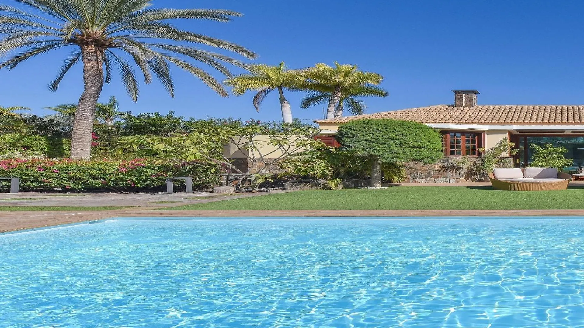 Villa Maspalomas Royale Luxury Retreat In Gran Canaria Private Heated Pool Charming Outdoor Dining Area Bbq Nestled In The Heart Of, لاس بالماس دي غران كاناريا 0*,  إسبانيا